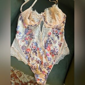 NWWT Victoria Secret Unlined floral lace teddy size L